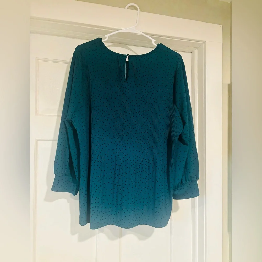 Woman’s top - Picture 3 of 7